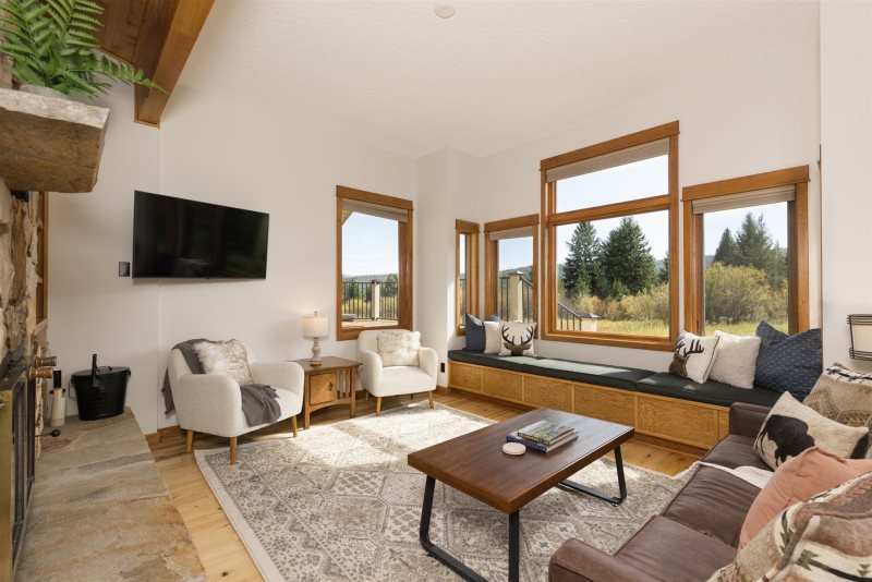 Living room of Big Sky Vacation Rental from Wilson Peak Properties