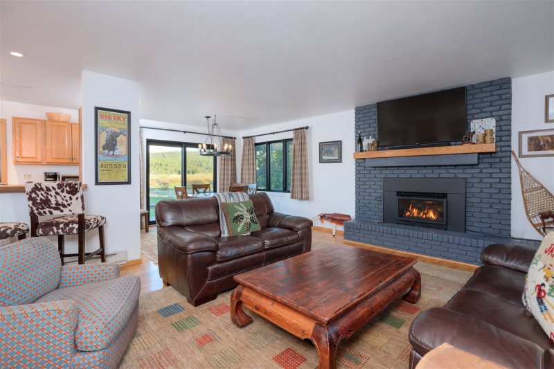 1 (2) Living room and fireplace in The Moose Run Retreat Big Sky Montana